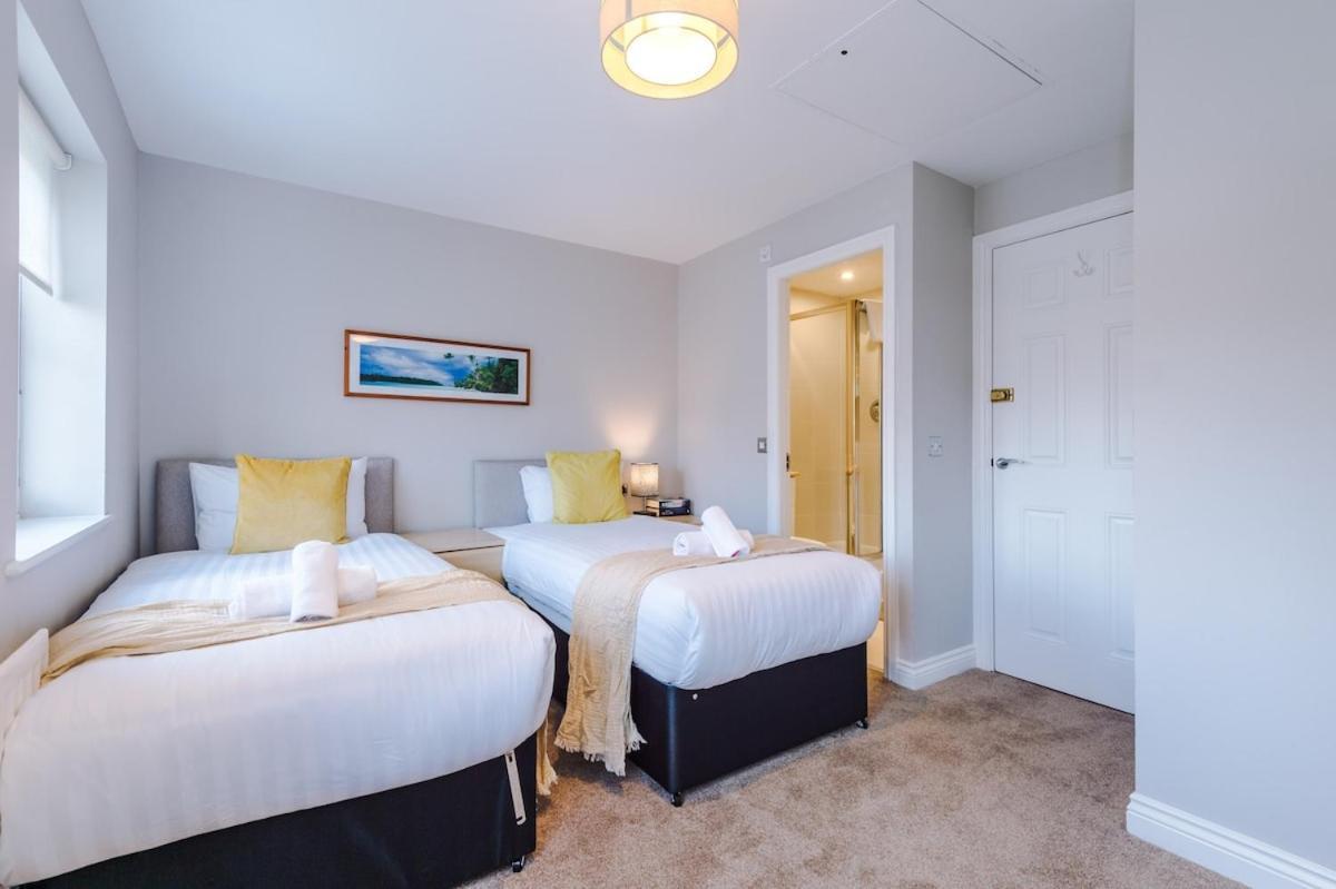Charming Townhome Retreat, Close To Holiday home *