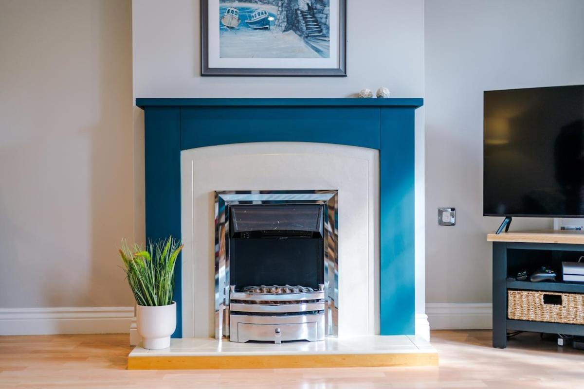 Charming Townhome Retreat, Close To Holiday home *
