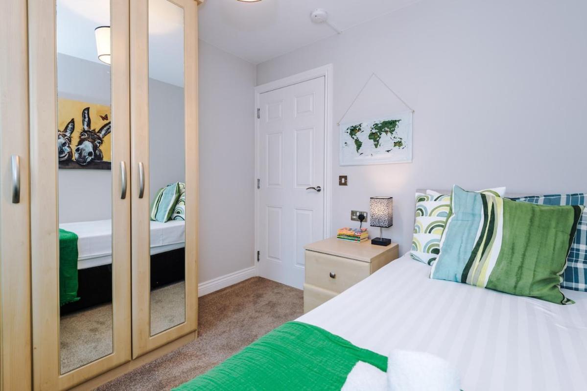 Charming Townhome Retreat, Close To *